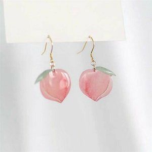 NWOT ** SOUTHERN PEACH 🍑 Dangle Earrings
